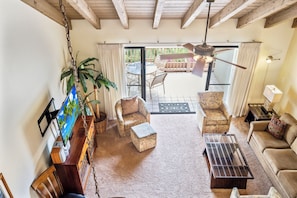 Condo, Multiple Beds, Hot Tub, Partial Ocean View | Living area