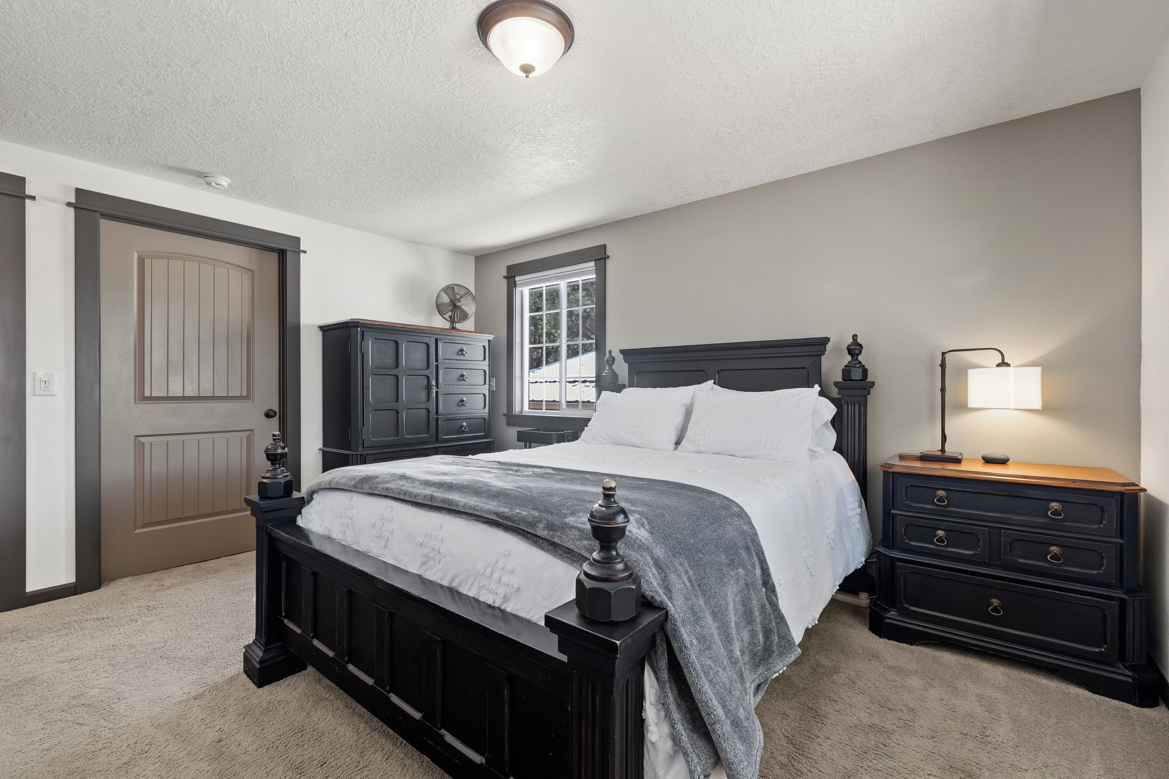 Hus, 1 queensize-seng, terrasse, hageutsikt (Harmony Hills Retreat) | 1 soverom, individuelt dekorert og individuelt innredet