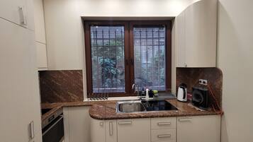 Geladeira, fogão, cooktop, chaleira elétrica