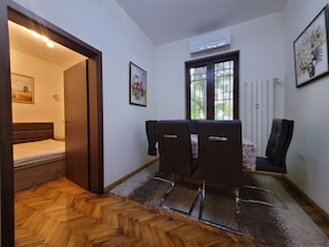 2 bedrooms, desk, iron/ironing board, WiFi