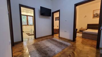 2 quartos, escrivaninha, ferros/tábuas de passar roupa, Wi-Fi