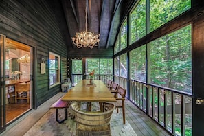 Cabin, Multiple Beds, Patio, Mountain View (Heavenly Hideaway) | Dining