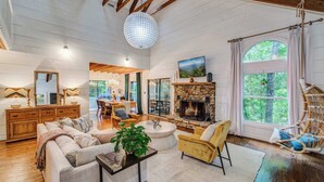Cabane, plusieurs lits, patio, vue montagne (Heavenly Hideaway) | Coin séjour