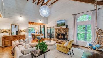 Cabin, Multiple Beds, Patio, Mountain View (Heavenly Hideaway) | Living area | 42-inch flat-screen TV with digital channels, fireplace