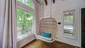 Cabane, plusieurs lits, patio, vue montagne (Heavenly Hideaway) | Intérieur