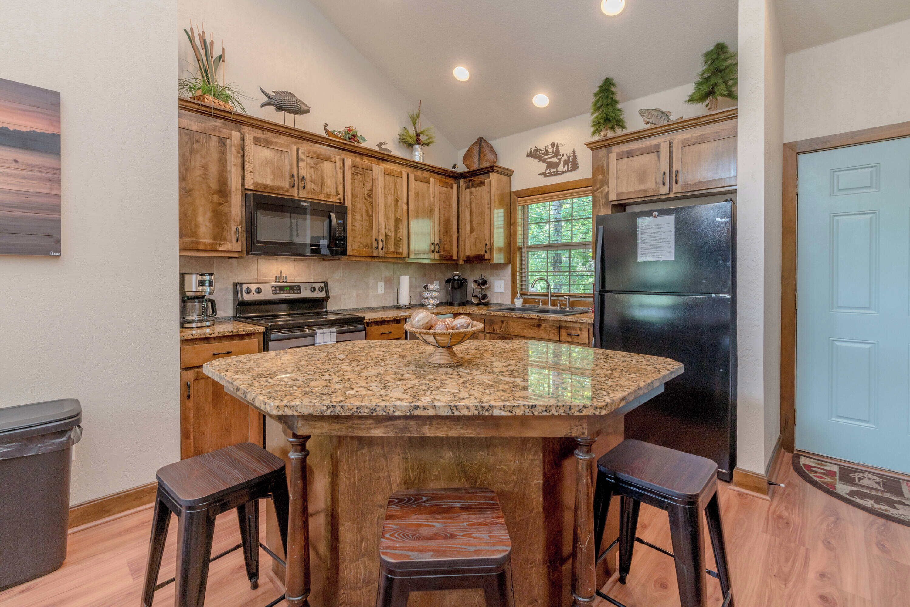 獨棟房屋, 多張床, 庭院, 花園景觀 (Hickory Hideaway) | 私人廚房 | 咖啡機/沖茶器、鍋具/餐盤/廚房用品