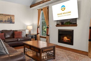 House, Multiple Beds, Patio, Garden View (Hickory Hideaway) | Living area | 42-inch flat-screen TV with digital channels, fireplace - Hickory Hideaway - Communal Pool Access (Hollister)