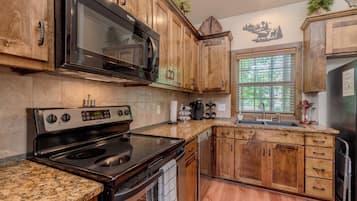 House, Multiple Beds, Patio, Garden View (Hickory Hideaway) | Private kitchen | Coffee/tea maker, cookware/dishes/utensils