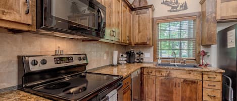 House, Multiple Beds, Patio, Garden View (Hickory Hideaway) | Private kitchen | Coffee/tea maker, cookware/dishes/utensils