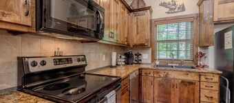 Hickory Hideaway - Communal Pool Access