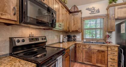 Hickory Hideaway - Communal Pool Access