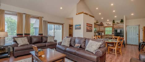 House, Multiple Beds, Patio, Garden View (Hickory Hideaway) | Living area | 42-inch flat-screen TV with digital channels, fireplace