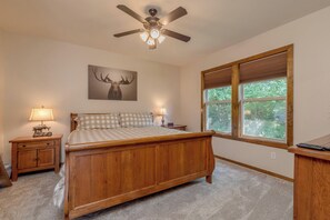 House, Multiple Beds, Patio, Garden View (Hickory Hideaway) | 4 bedrooms, individually decorated, individually furnished, free WiFi