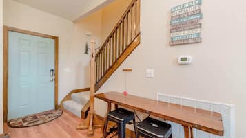 House, Multiple Beds, Patio, Garden View (Hickory Hideaway) | Interior