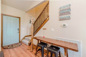 House, Multiple Beds, Patio, Garden View (Hickory Hideaway) | Interior