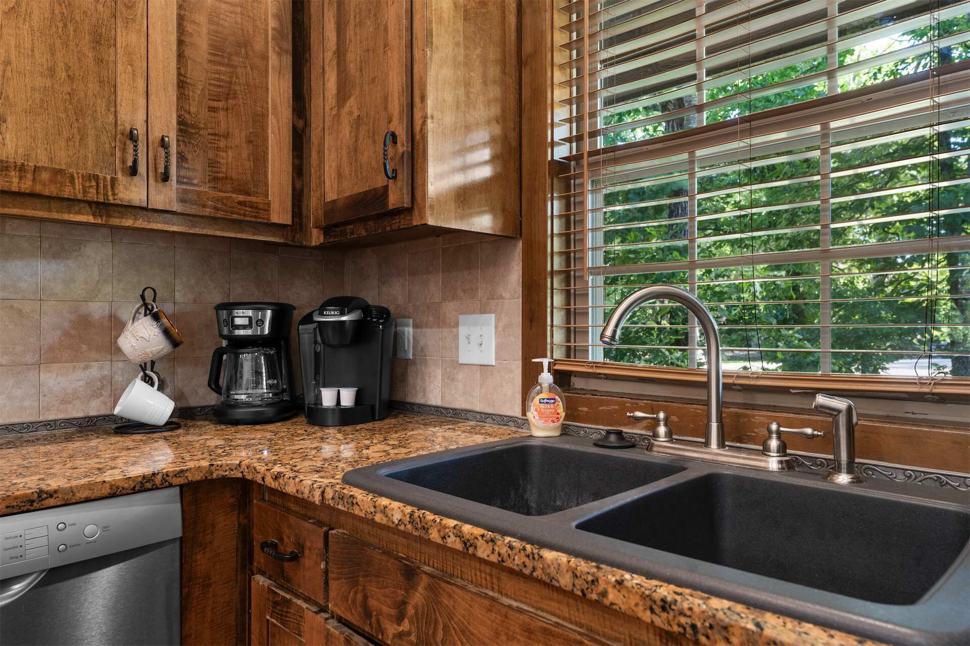 House, Multiple Beds, Patio, Garden View (Hickory Hideaway) | Private kitchen | Coffee/tea maker, cookware/dishes/utensils