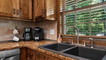 House, Multiple Beds, Patio, Garden View (Hickory Hideaway) | Private kitchen | Coffee/tea maker, cookware/dishes/utensils