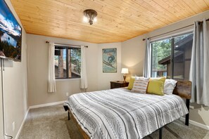 Condo, Multiple Beds, Hot Tub, Mountain View (Heavenly Haven) | 4 bedrooms, individually decorated, individually furnished, desk - Heavenly Haven - Hot Tub + Seasonal HOA Pool (Zephyr Cove)