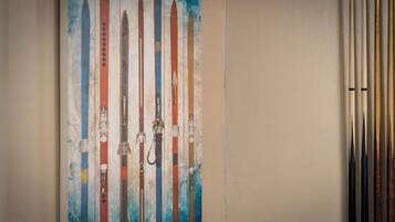 A wall with a painting of skis.