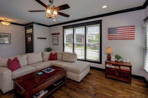 House, Multiple Beds, Kitchen, Garden View | Living area | TV - Hello Goodbye (Nashville)