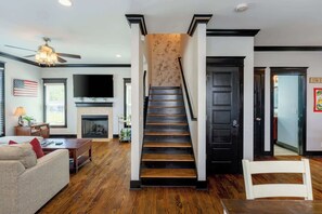 House, Multiple Beds, Kitchen, Garden View | Interior - Hello Goodbye (Nashville)