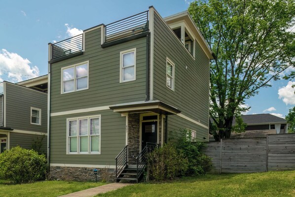 Exterior - Hello Goodbye (Nashville)