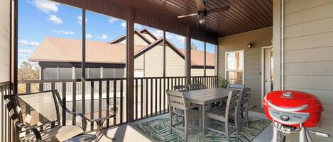 Resortwoning, Meerdere bedden, balkon, uitzicht op bergen (Honey Bee Inn ) | Buiten dineren