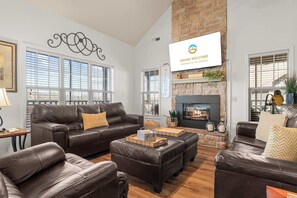 Townhome, Multiple Beds, Balcony, Mountain View (Honey Bee Inn ) - Honey Bee Inn w - Communal Amenities & More! (Branson West)