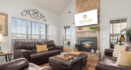 Honey Bee Inn w - Communal Amenities & More!