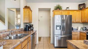 Townhome, Multiple Beds, Balcony, Mountain View (Honey Bee Inn ) | Private kitchen | Coffee/tea maker