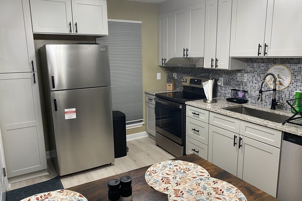 Frigorífic, microones, forn i placa de cuina