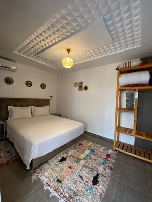 5 chambres, fer et planche à repasser, Wi-Fi, draps fournis