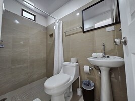 Ducha, cabezal de ducha tipo lluvia, artículos de tocador gratuitos