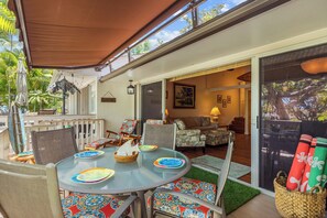 Condo, 1 King Bed with Sofa bed, Kitchen, Garden View | Dining