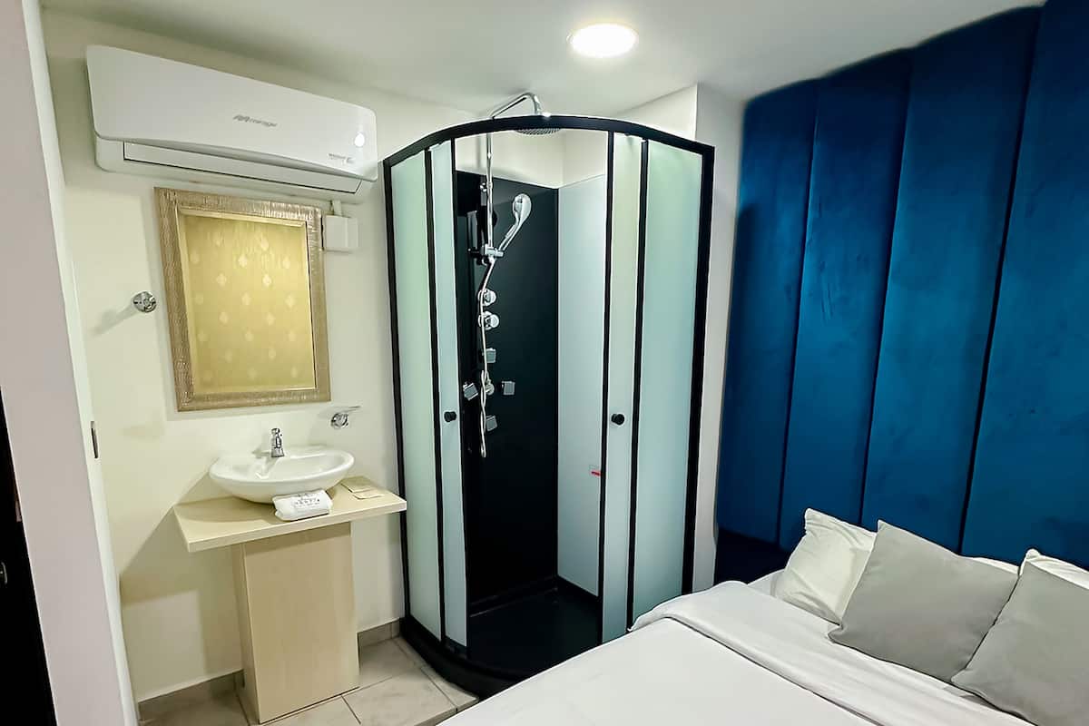 1 bedroom, premium bedding, down duvets, individually furnished