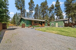 Exterior - Labrador Retreat (Bend)
