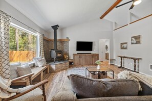 Cabin, Multiple Beds, Balcony | Living area - Labrador Retreat (Bend)