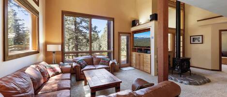 House, Multiple Beds, Balcony, Mountain View (Kitzbuhel Paradise) | Living area | 50-inch flat-screen TV with digital channels, fireplace