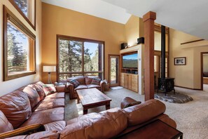 House, Multiple Beds, Balcony, Mountain View (Kitzbuhel Paradise) | Living area | 50-inch flat-screen TV with digital channels, fireplace