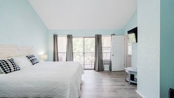 Townhome, Multiple Beds, Balcony | 3 bedrooms, individually decorated, individually furnished, free WiFi