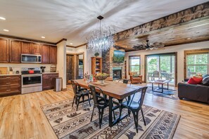 Cabin, Multiple Beds, Hot Tub, Mountain View | Private kitchen | Fridge, microwave, oven, stovetop