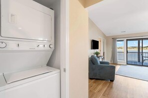 Apartment, Mehrere Betten, Terrasse (Enjoy Lakeside Fun Lakeview At Table ) | Innenbereich