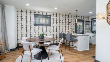 House, Multiple Beds, Kitchen, Garden View | In-room dining