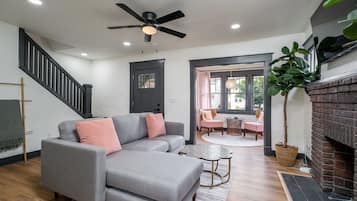 House, Multiple Beds, Kitchen, Garden View | Living area | TV