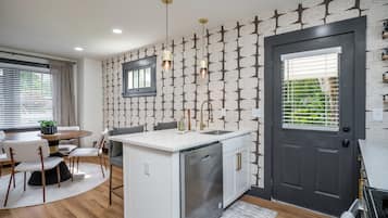 House, Multiple Beds, Kitchen, Garden View | Private kitchen | Fridge, microwave, oven, stovetop