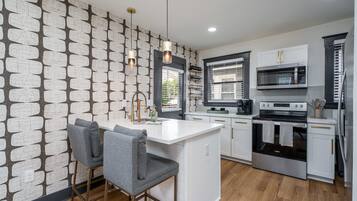 House, Multiple Beds, Kitchen, Garden View | Private kitchen | Fridge, microwave, oven, stovetop