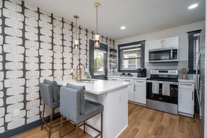 House, Multiple Beds, Kitchen, Garden View | Private kitchen | Fridge, microwave, oven, stovetop - Madisonville Retreat (Cincinnati)