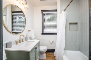 House, Multiple Beds, Kitchen, Garden View | Bathroom | Towels, toilet paper - Madisonville Retreat (Cincinnati)