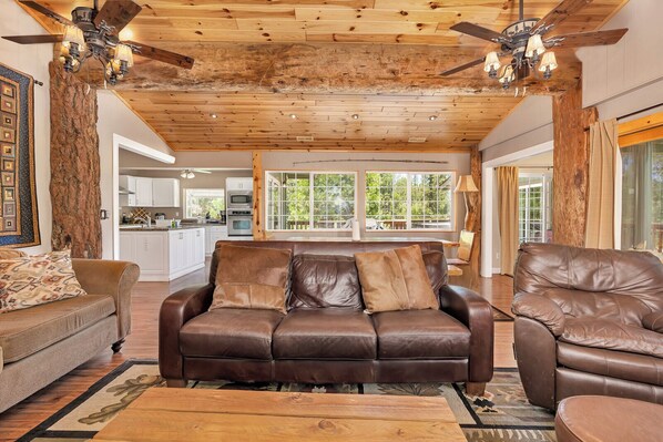 Living area - Immersed in Nature! Manzanita Cabin W/hot Tub (Oakhurst)