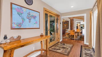 Cabin, Multiple Beds, Hot Tub, Mountain View (Manzanita Cabin) | Interior